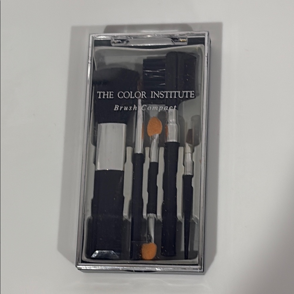 The Color Institute brush compact, 5-piece brush set